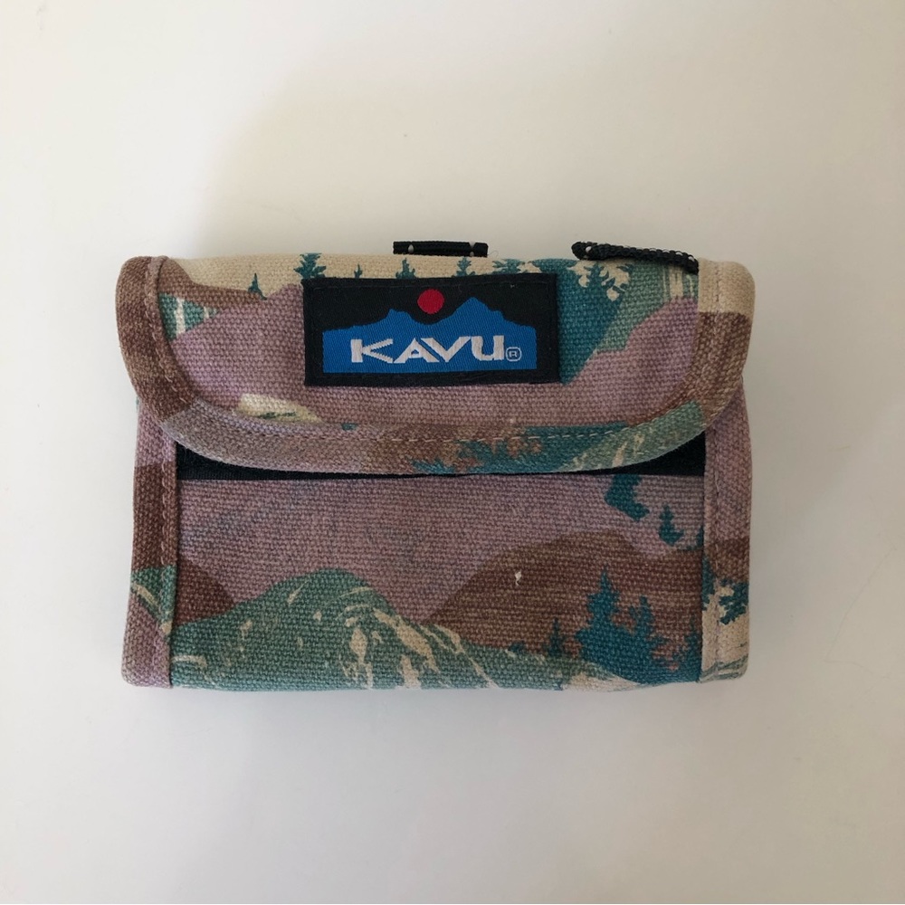 Like new, Kavu Wally Wallet